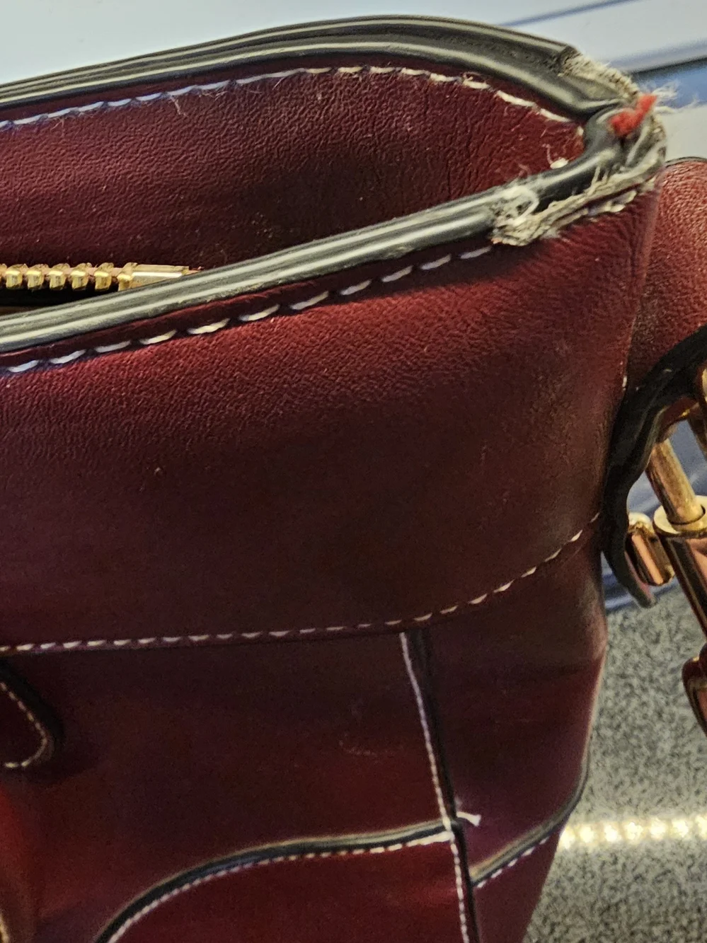 Dooney & Burke Handbag in Burgundy